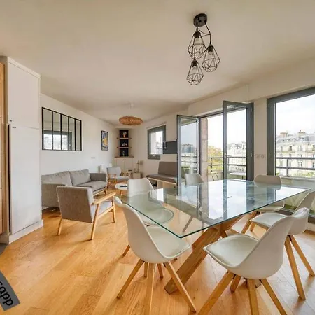 Darrell Family 4 Bdr Eiffel Tower View Villa