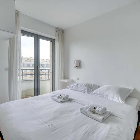 Darrell Family 4 Bdr Eiffel Tower View Villa *
